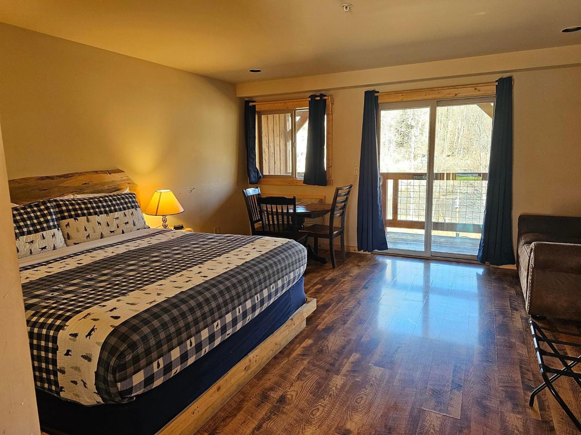 Methow River Lodge And Cabins Уинтроп Экстерьер фото