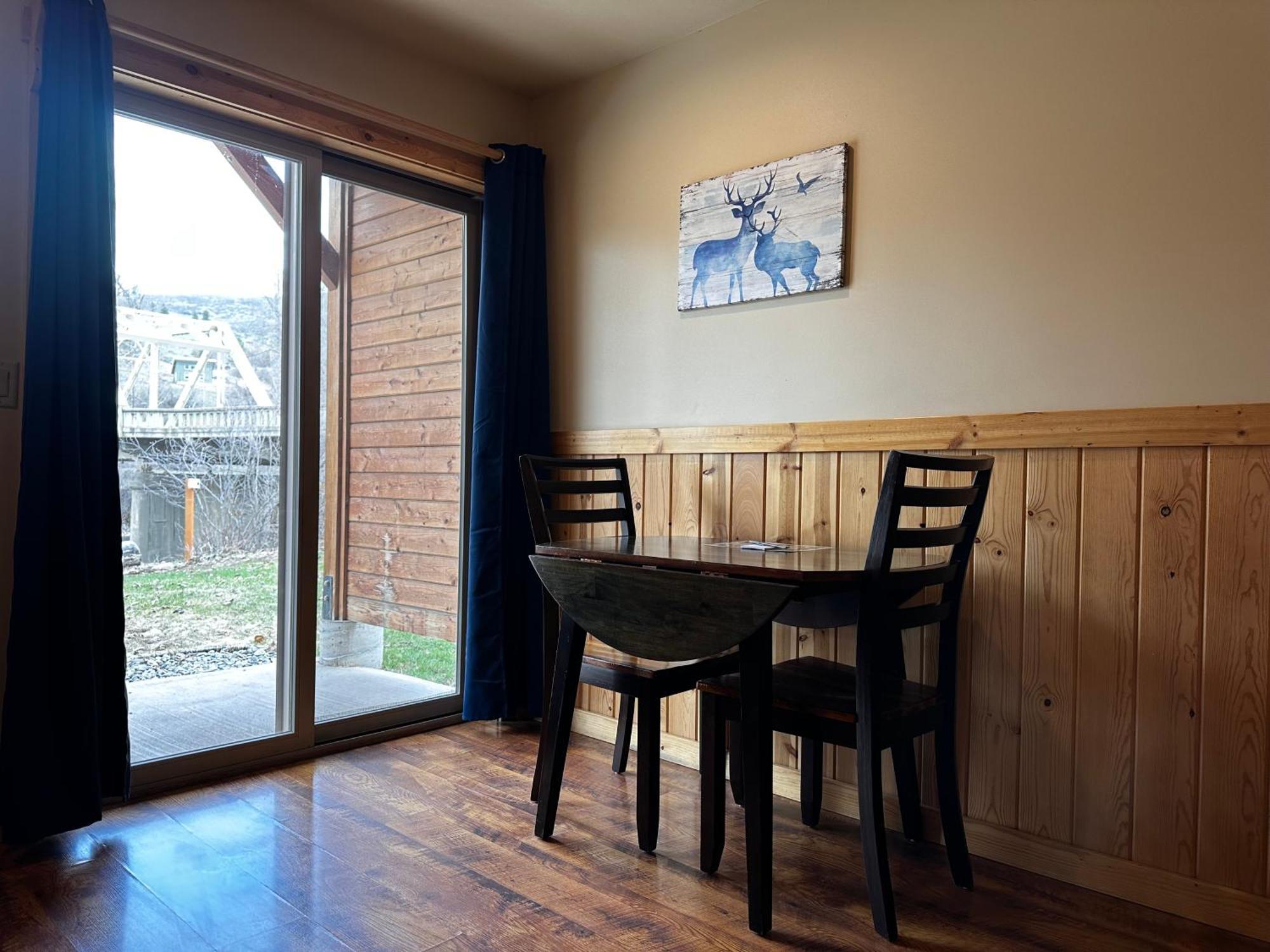 Methow River Lodge And Cabins Уинтроп Экстерьер фото
